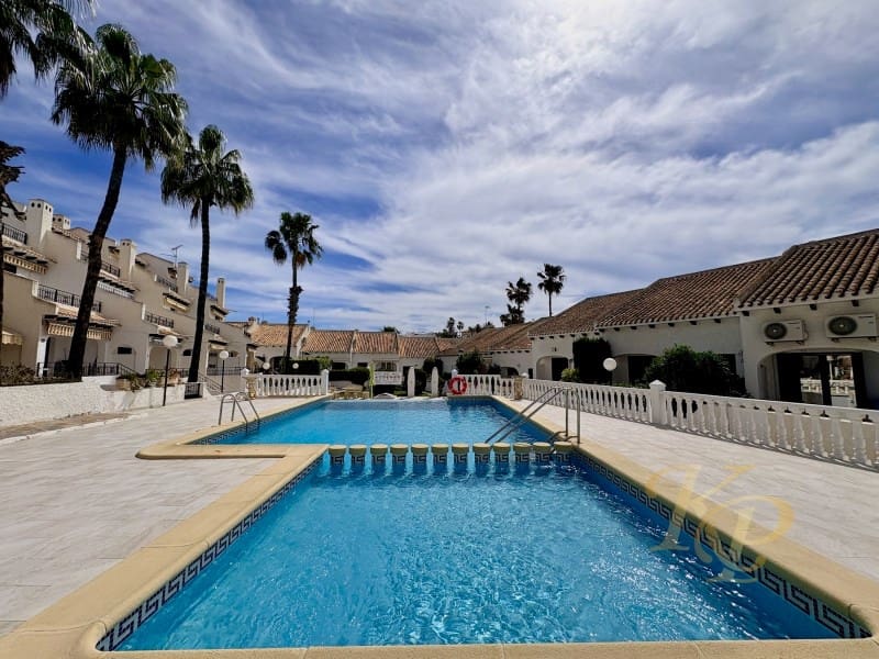 4 soverom Hus til salgs i Cabo Roig med svømmebasseng garasje - € 390 000 (Ref: 9785124)