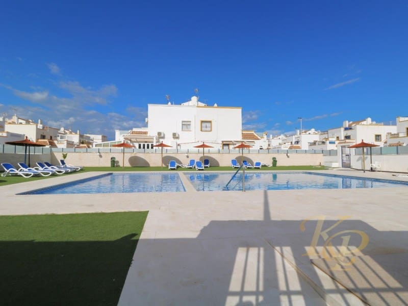 3 slaapkamer Huis te koop in Torrevieja met zwembad - € 228.000 (Ref: 9790944)