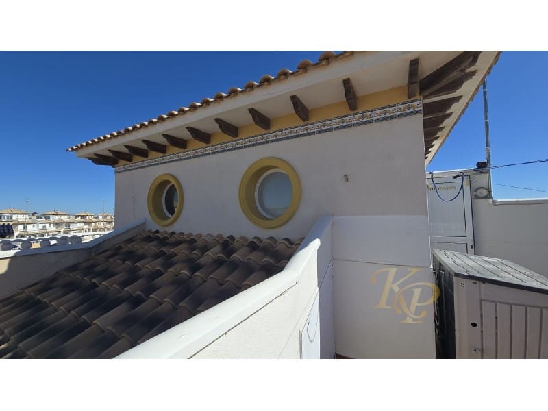 2 makuuhuone Omakotitalo myytävänä paikassa Orihuela Costa - 265 000 € (Ref: 9790947)