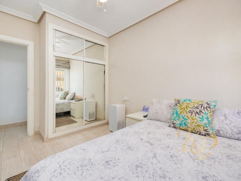 3 makuuhuone Huoneisto myytävänä paikassa Torrevieja - 290 000 € (Ref: 9799147)