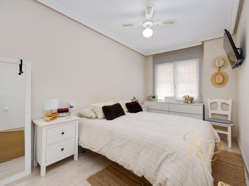 3 makuuhuone Huoneisto myytävänä paikassa Torrevieja - 290 000 € (Ref: 9799147)