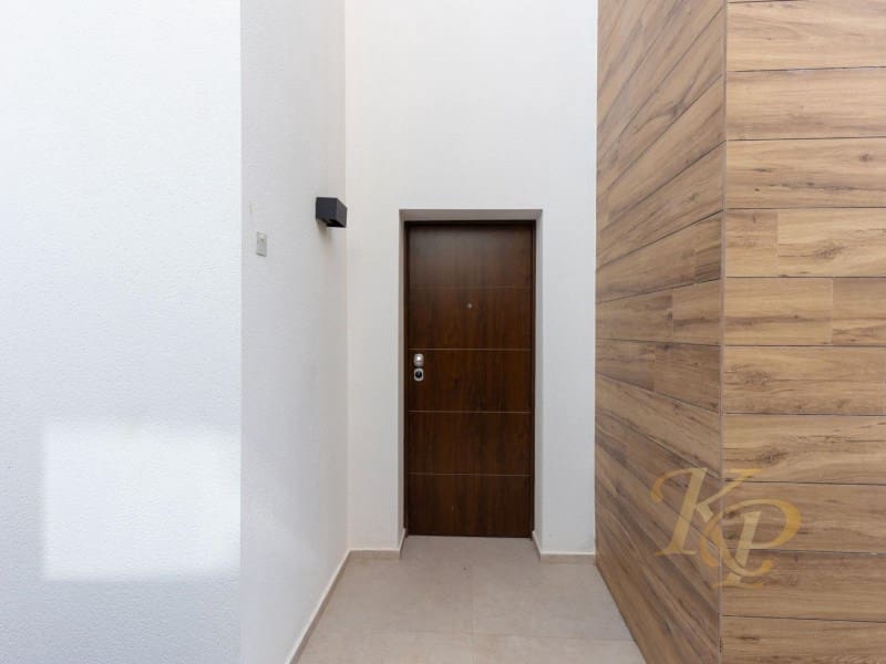 Chalet de 3 habitaciones en Torrevieja en venta con piscina - 639.000 € (Ref: 9806399)