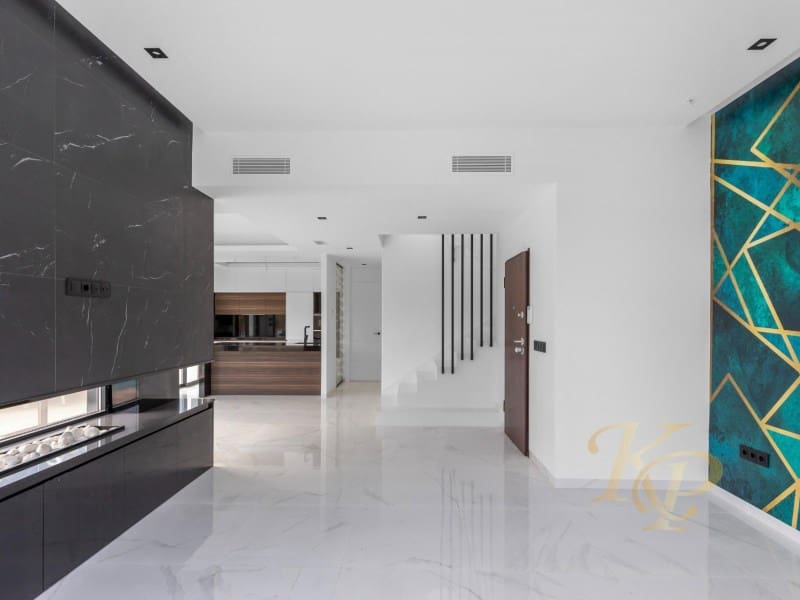 Chalet de 3 habitaciones en Torrevieja en venta con piscina - 639.000 € (Ref: 9806399)