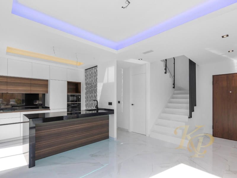 Chalet de 3 habitaciones en Torrevieja en venta con piscina - 639.000 € (Ref: 9806399)