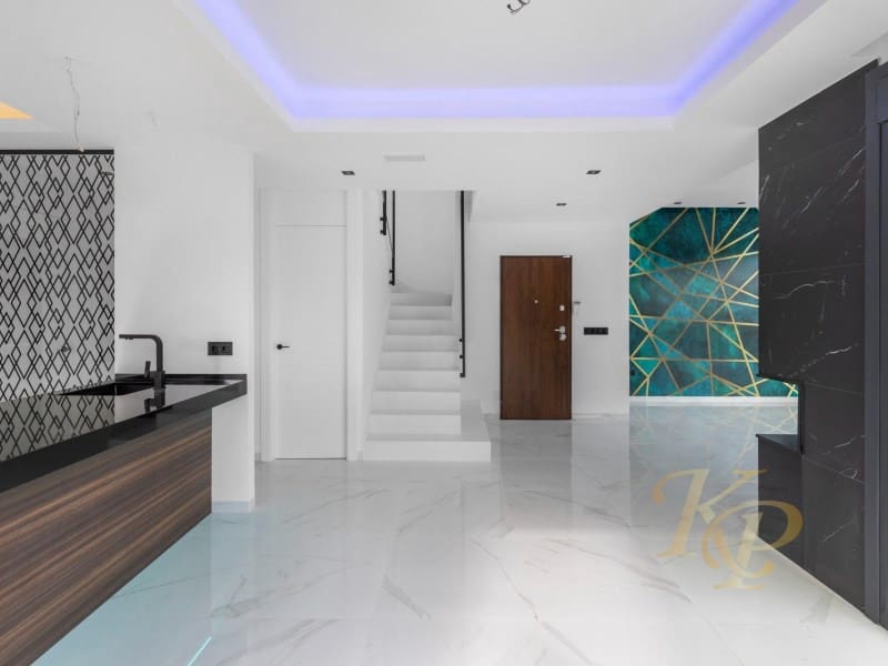 Chalet de 3 habitaciones en Torrevieja en venta con piscina - 639.000 € (Ref: 9806399)