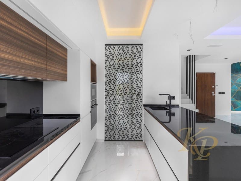 Chalet de 3 habitaciones en Torrevieja en venta con piscina - 639.000 € (Ref: 9806399)