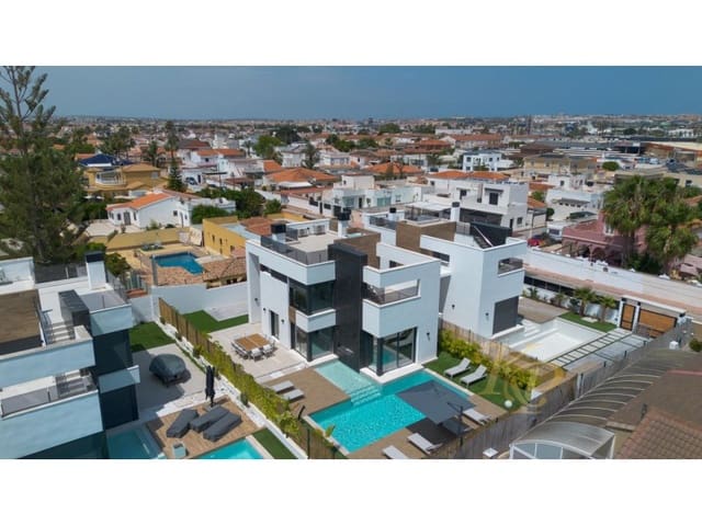 Chalet de 3 habitaciones en El Chaparral - La Siesta - La Torreta, Torrevieja en venta con piscina - 639.000 € (Ref: 9806399)
