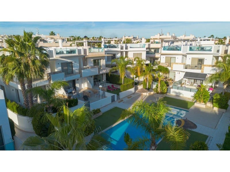 3 bedroom Townhouse for sale in Rojales with pool - € 420,000 (Ref: 9806401)