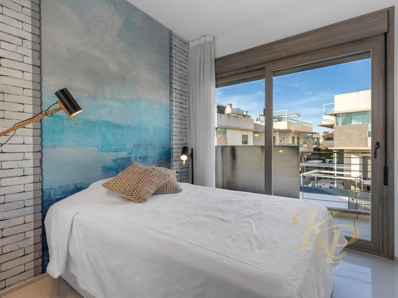 3 bedroom Townhouse for sale in Rojales with pool - € 420,000 (Ref: 9806401)