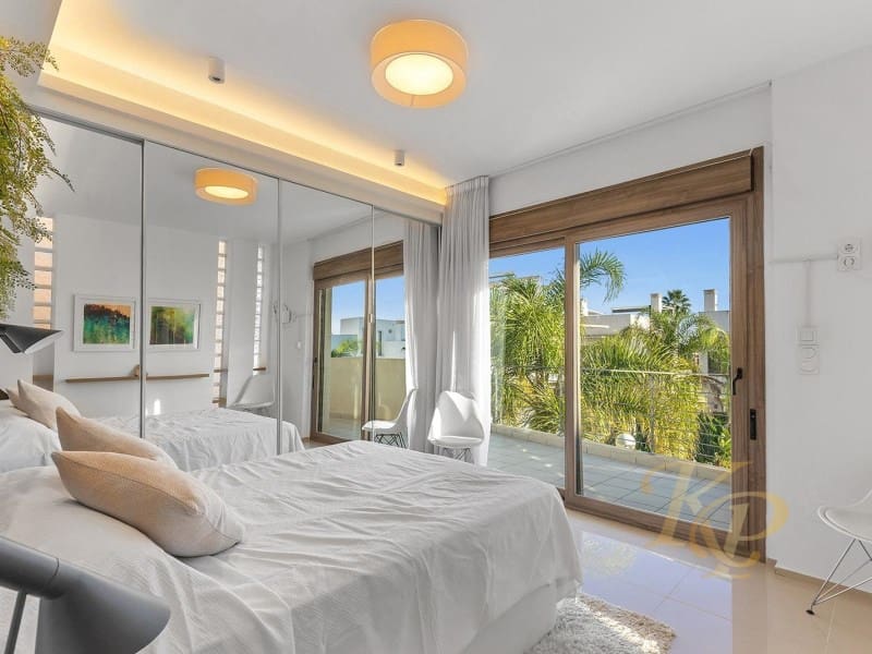 3 bedroom Townhouse for sale in Rojales with pool - € 420,000 (Ref: 9806401)