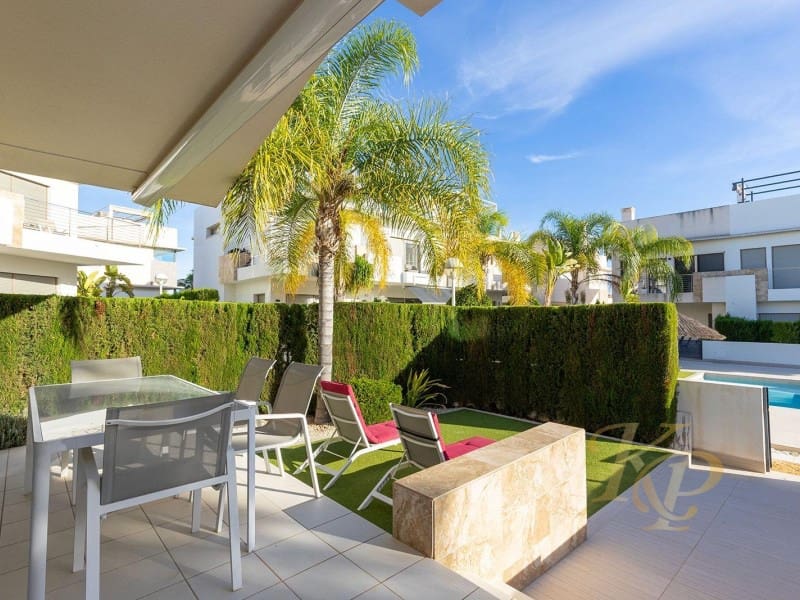 3 bedroom Townhouse for sale in Rojales with pool - € 420,000 (Ref: 9806401)