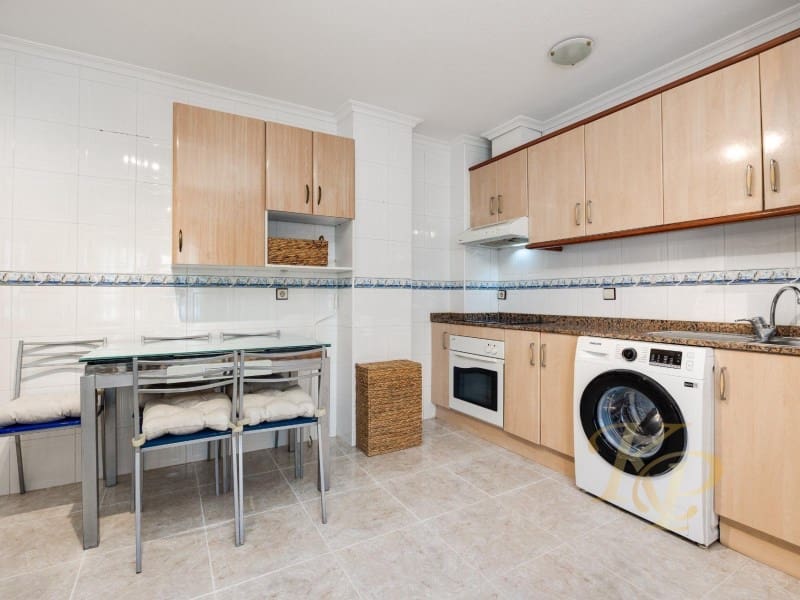 2 slaapkamer Appartement te koop in Torrevieja - € 132.000 (Ref: 9808126)