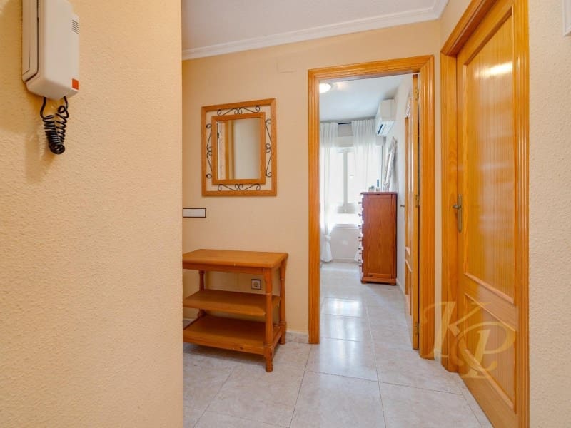 2 slaapkamer Appartement te koop in Torrevieja - € 132.000 (Ref: 9808126)