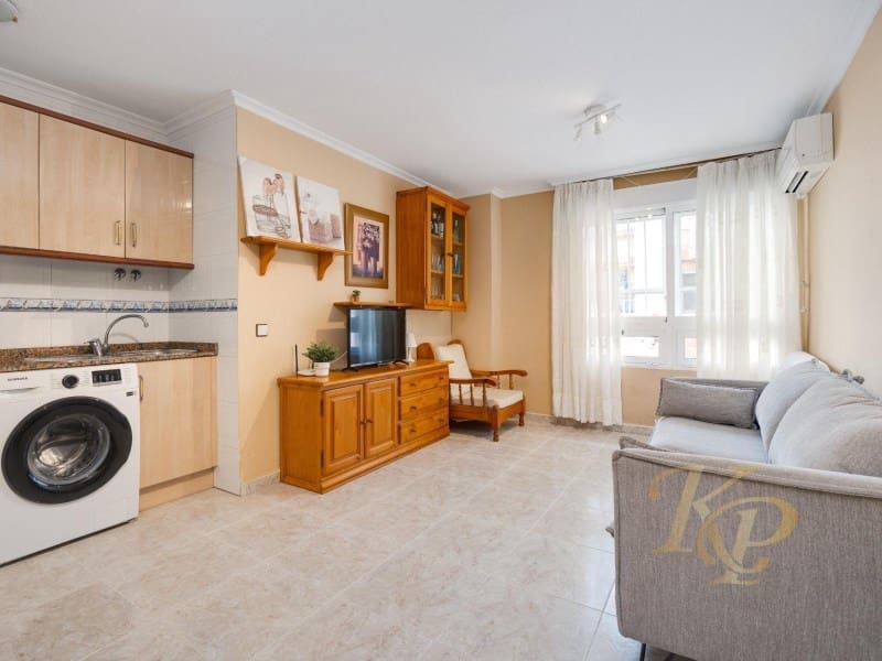 2 slaapkamer Appartement te koop in Torrevieja - € 132.000 (Ref: 9808126)