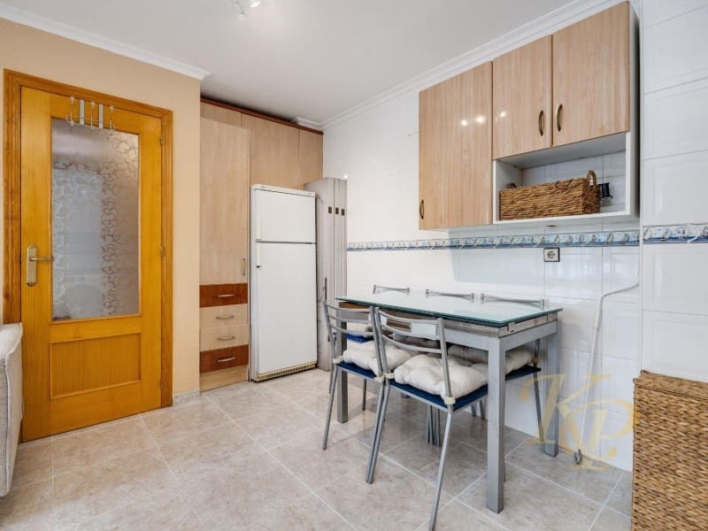 2 slaapkamer Appartement te koop in Torrevieja - € 132.000 (Ref: 9808126)