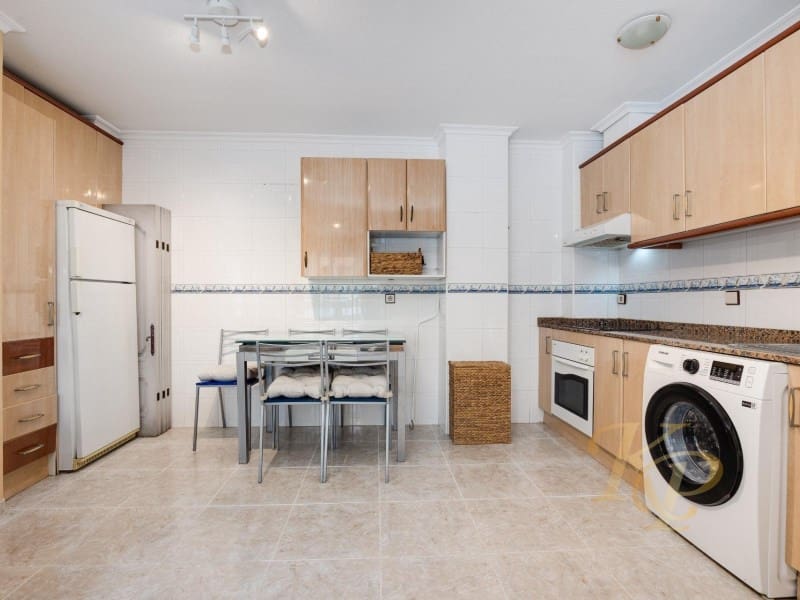 2 slaapkamer Appartement te koop in Torrevieja - € 132.000 (Ref: 9808126)