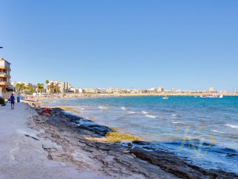 2 slaapkamer Appartement te koop in Torrevieja - € 132.000 (Ref: 9808126)