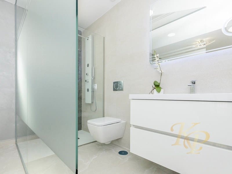 Bungalow de 3 habitaciones en San Miguel de Salinas en venta con piscina - 415.000 € (Ref: 9808128)