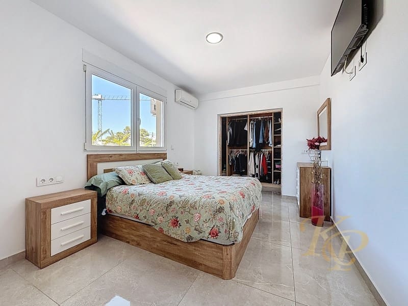 5 slaapkamer Villa te koop in Torrevieja - € 595.000 (Ref: 9811499)