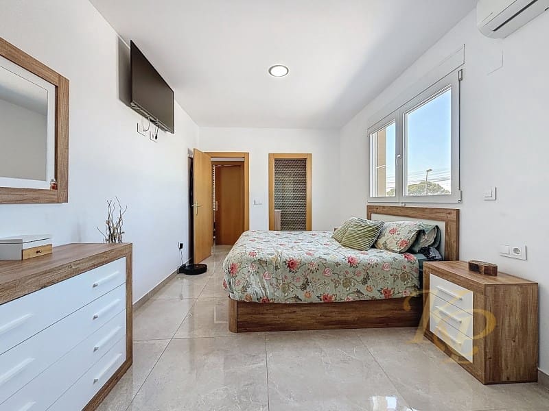 5 slaapkamer Villa te koop in Torrevieja - € 595.000 (Ref: 9811499)