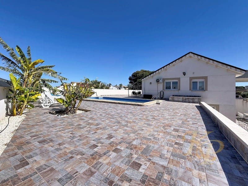 5 slaapkamer Villa te koop in Torrevieja - € 595.000 (Ref: 9811499)