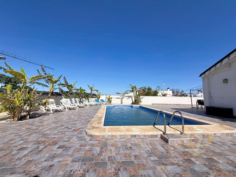 5 slaapkamer Villa te koop in Torrevieja - € 595.000 (Ref: 9811499)
