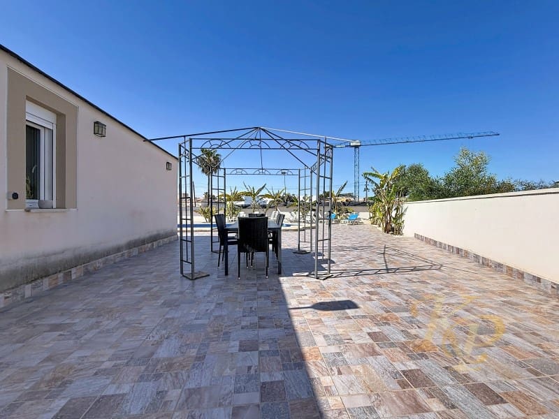 5 slaapkamer Villa te koop in Torrevieja - € 595.000 (Ref: 9811499)