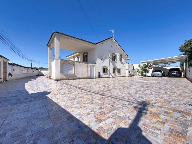 5 slaapkamer Villa te koop in Torrevieja - € 595.000 (Ref: 9811499)