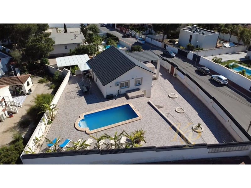 5 slaapkamer Villa te koop in Torrevieja - € 595.000 (Ref: 9811499)