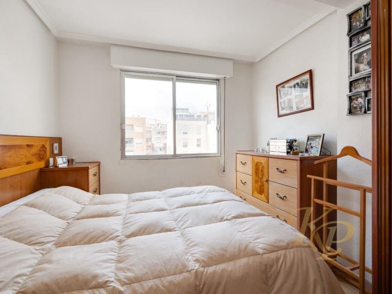 4 soveværelse Lejlighed til salg i Torrevieja - € 195.000 (Ref: 9811500)