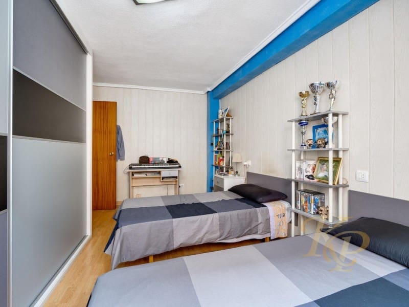 4 soveværelse Lejlighed til salg i Torrevieja - € 195.000 (Ref: 9811500)