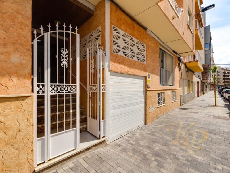 4 soveværelse Lejlighed til salg i Torrevieja - € 195.000 (Ref: 9811500)
