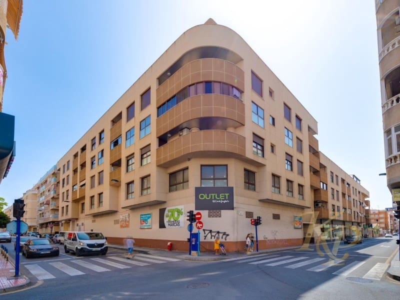 2 slaapkamer Appartement te koop in Torrevieja met garage - € 189.000 (Ref: 9811501)