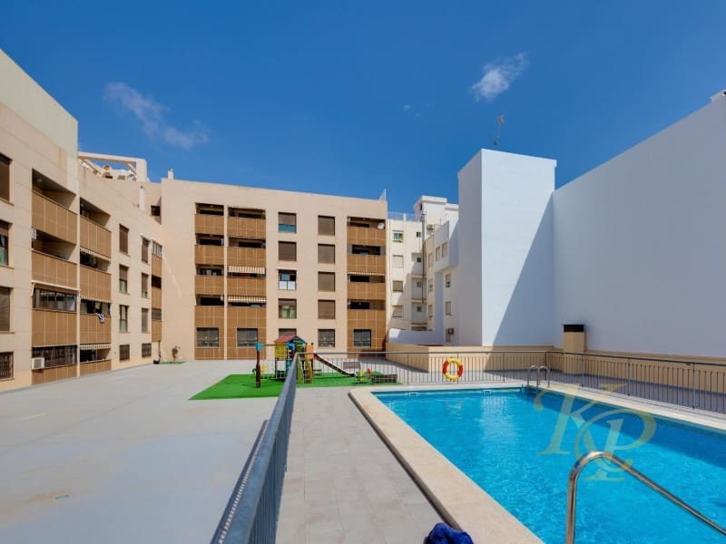 2 slaapkamer Appartement te koop in Torrevieja met garage - € 189.000 (Ref: 9811501)