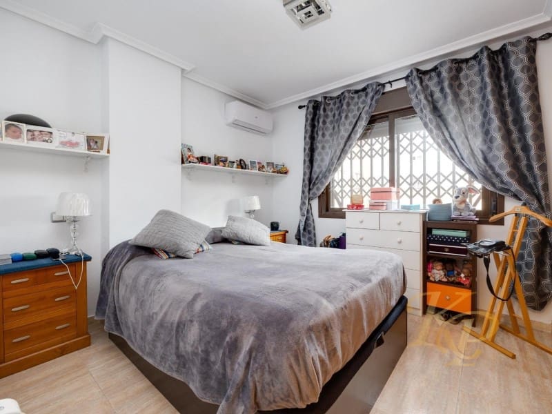 2 slaapkamer Appartement te koop in Torrevieja met garage - € 189.000 (Ref: 9811501)
