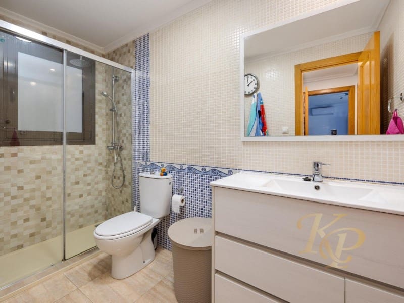 2 slaapkamer Appartement te koop in Torrevieja met garage - € 189.000 (Ref: 9811501)