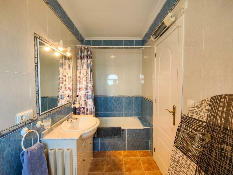 3 bedroom Townhouse for sale in Playa Flamenca - € 235,000 (Ref: 9815801)