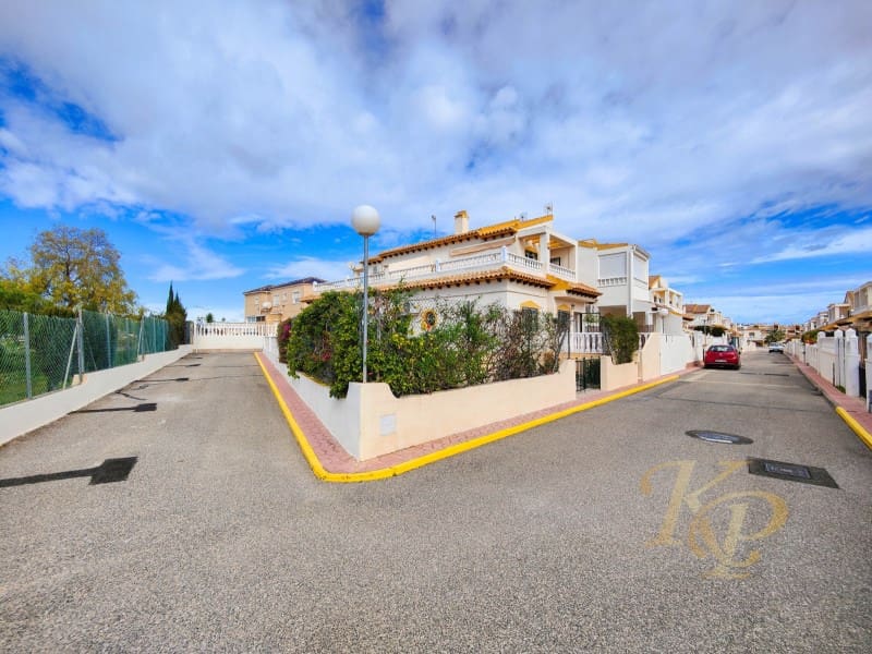 3 bedroom Townhouse for sale in Playa Flamenca - € 235,000 (Ref: 9815801)