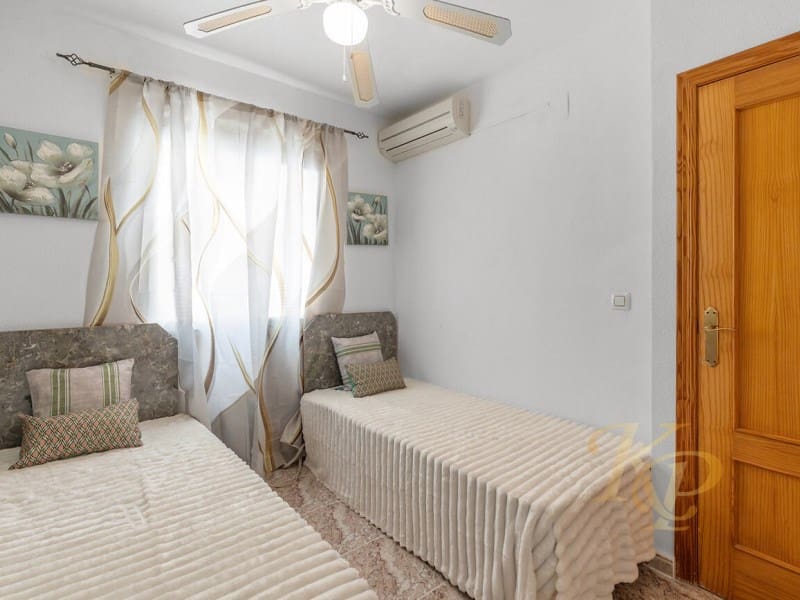 Casa de 2 habitaciones en Orihuela Costa en venta con piscina - 185.000 € (Ref: 9818019)