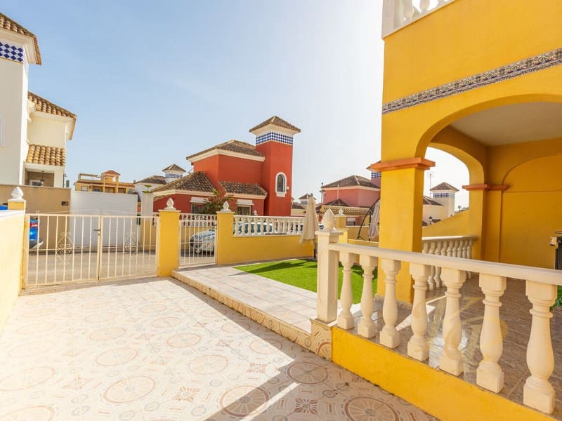 Casa de 2 habitaciones en Orihuela Costa en venta con piscina - 185.000 € (Ref: 9818019)
