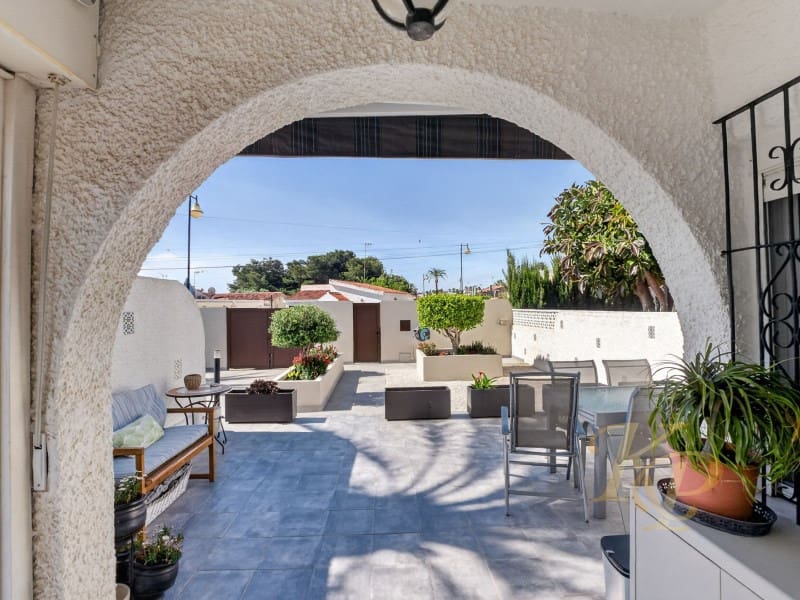 3 soverom Villa til salgs i Torrevieja - € 399 000 (Ref: 9820335)