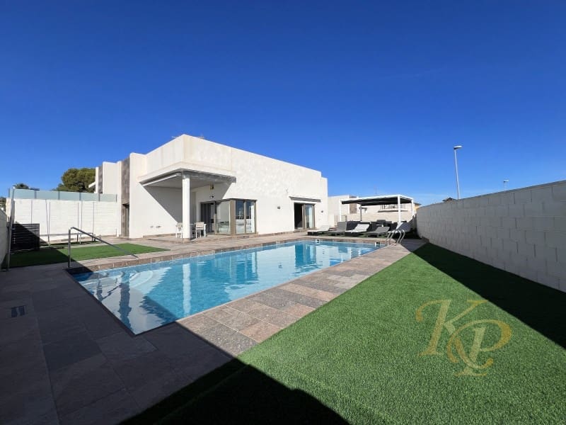 5 soveværelse Villa til salg i Orihuela Costa med swimmingpool - € 675.000 (Ref: 9822714)