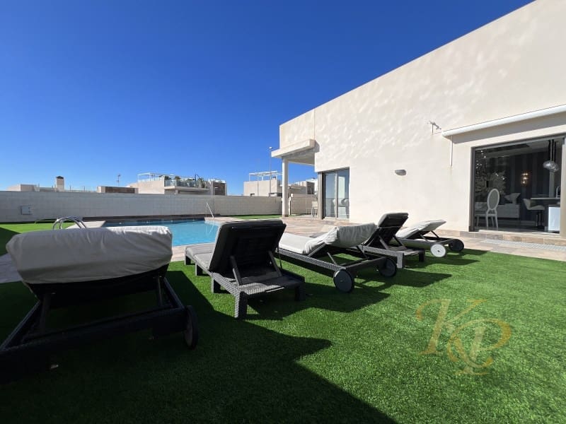 5 soveværelse Villa til salg i Orihuela Costa med swimmingpool - € 675.000 (Ref: 9822714)