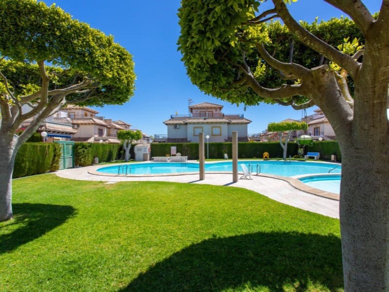 2 soveværelse Bungalow til salg i Orihuela Costa med swimmingpool - € 188.700 (Ref: 9824998)