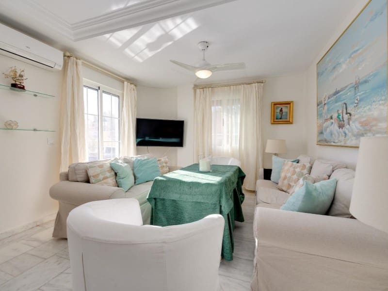 4 Zimmer Villa zu verkaufen in Orihuela Costa mit Pool - 436.000 € (Ref: 9825000)