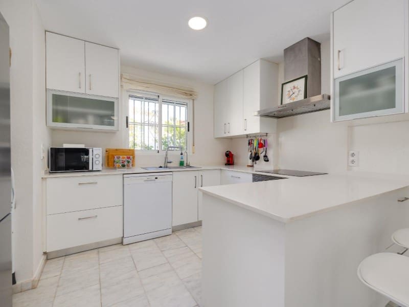 4 Zimmer Villa zu verkaufen in Orihuela Costa mit Pool - 436.000 € (Ref: 9825000)