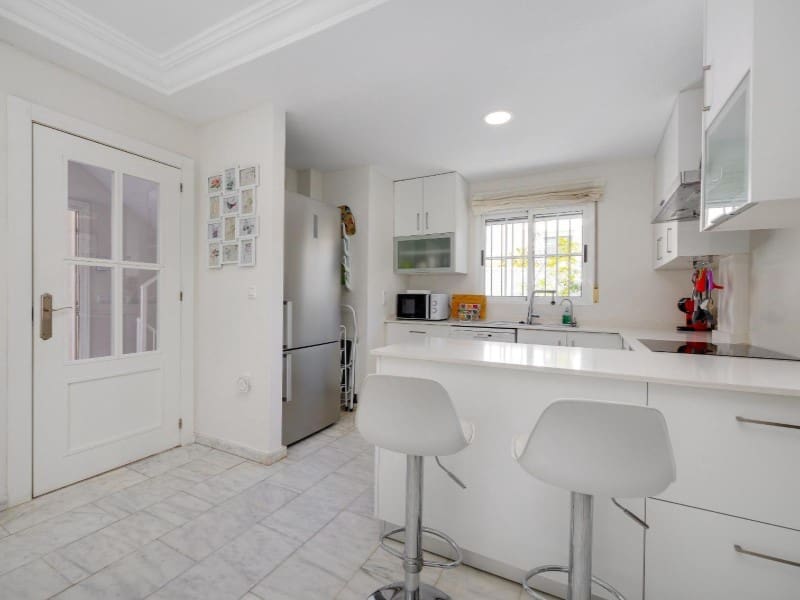 4 Zimmer Villa zu verkaufen in Orihuela Costa mit Pool - 436.000 € (Ref: 9825000)