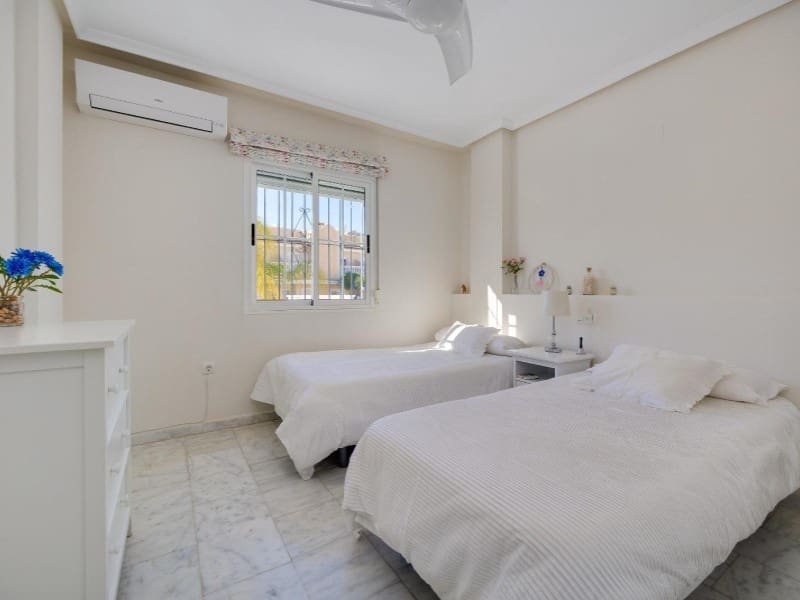4 Zimmer Villa zu verkaufen in Orihuela Costa mit Pool - 436.000 € (Ref: 9825000)