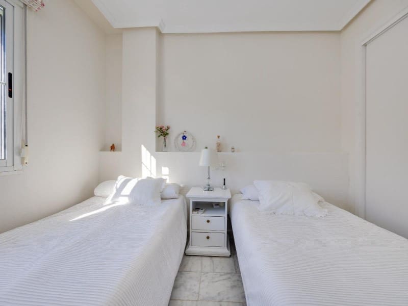 4 Zimmer Villa zu verkaufen in Orihuela Costa mit Pool - 436.000 € (Ref: 9825000)
