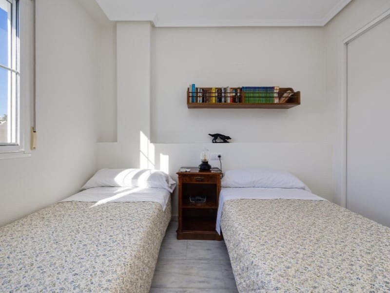 4 Zimmer Villa zu verkaufen in Orihuela Costa mit Pool - 436.000 € (Ref: 9825000)